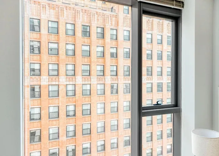 Apartment Loop W Gym Pool Lounge 1 Block From L Chi-701 Chicago